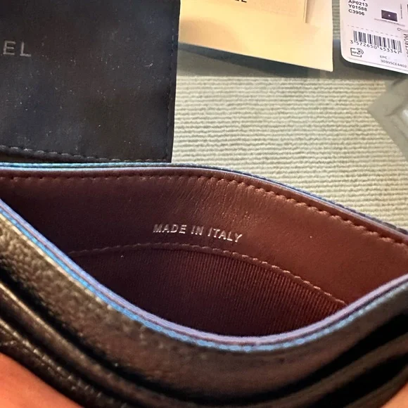 CHANEL Quilted Black Card Holder - Picture 6 of 16